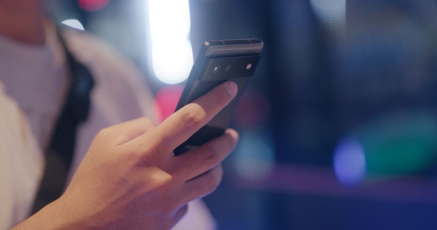 a person holding black smartphone — レンタカーカウンターでの握手:確認メールを開いて、免許証の写真を準備。