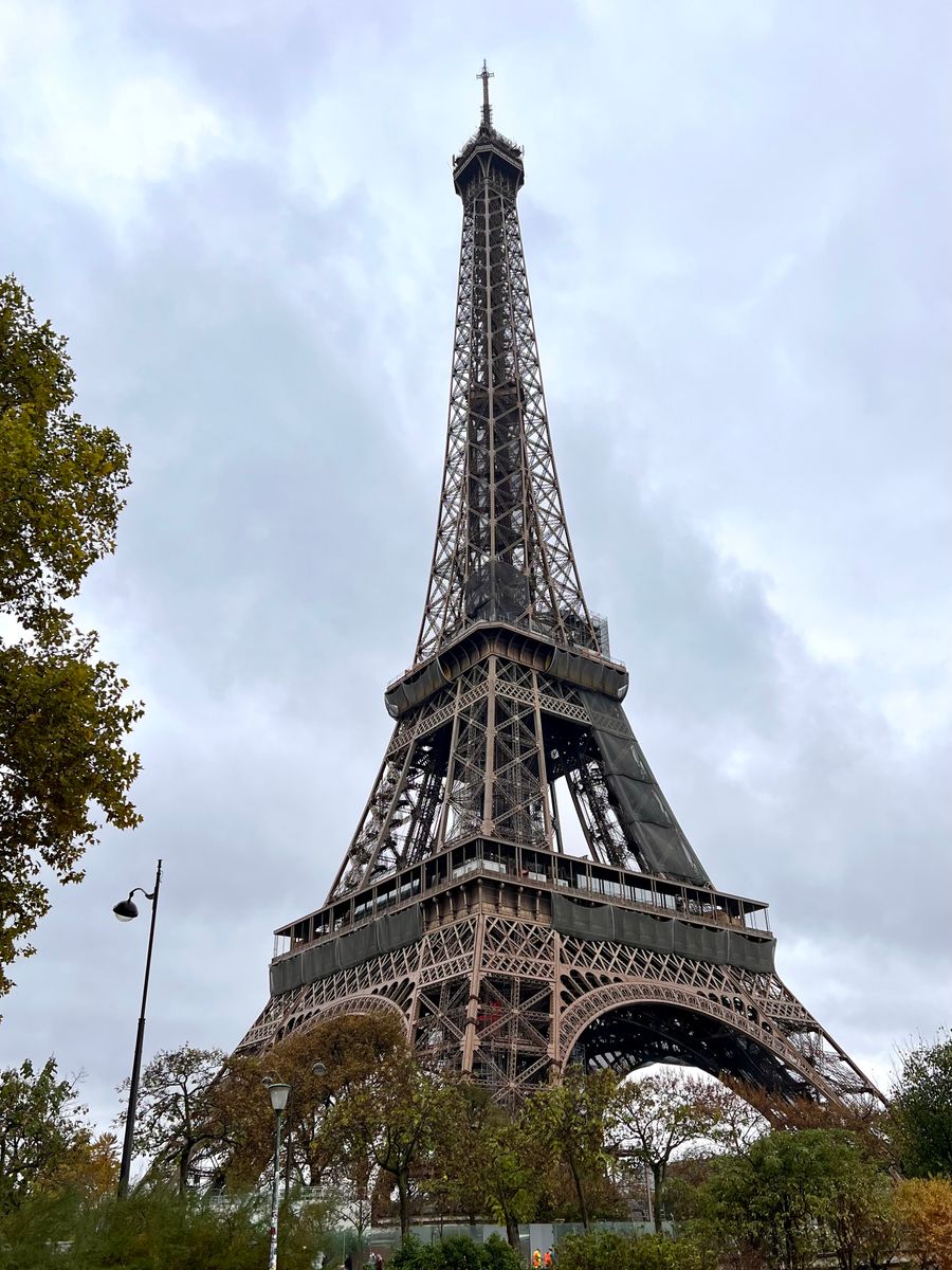 low angle photo of eiffel tower under cloudy sky — Changelog: 旅行者は着陸した瞬間からオンライン — SIM売り場の行列なし、ローミングの衝撃なし。