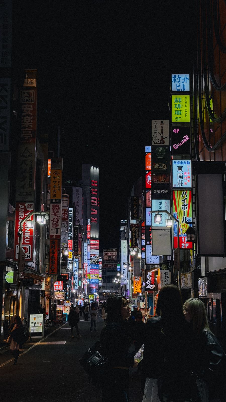 vibrant nightlife in tokyo s bustling streets — Changelog: カンファレンスのバッジ：QRチケットをスキャン、セッション予定を同期。