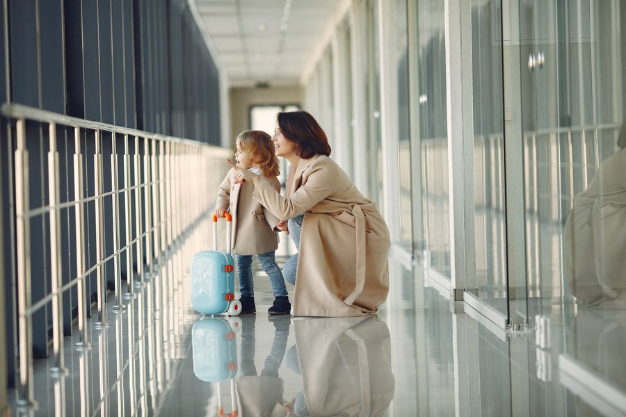 amazed daughter and mother in airport hallway — Low-Data Alert remembers, so repeat travelers barely type.