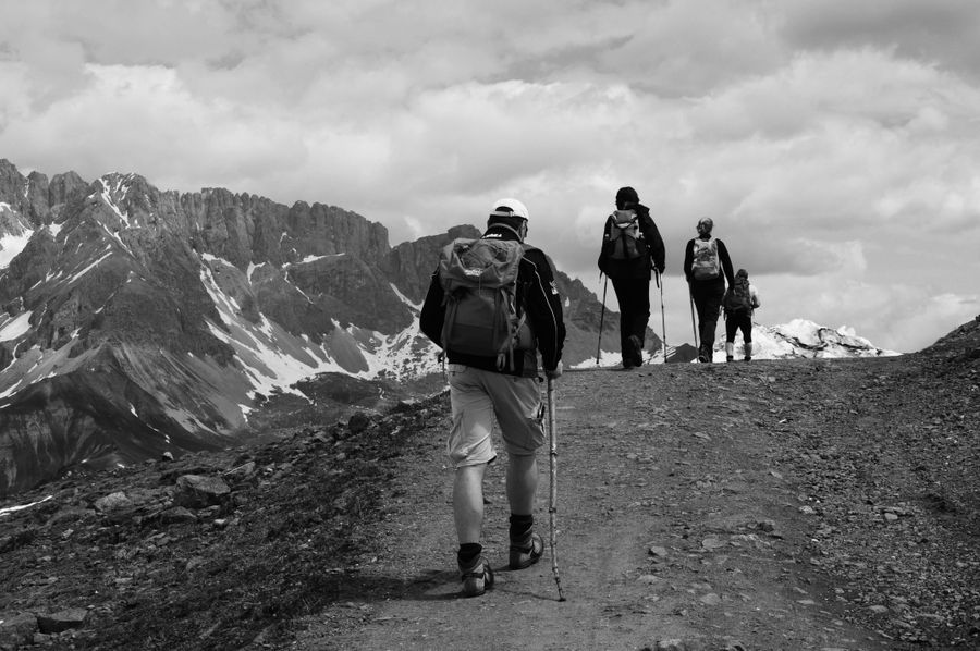 grayscale photo of people hiking on the mountain — Support: 電波フルで港を望む：旅行者が実際に行く場所でのカバレッジ。