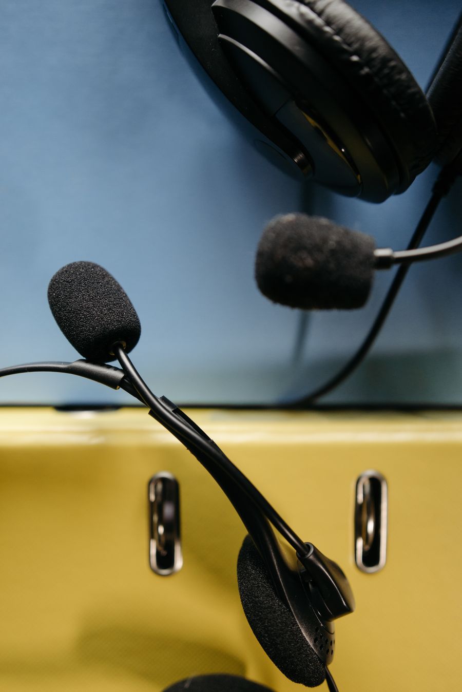 close up shot of black microphone and headphones